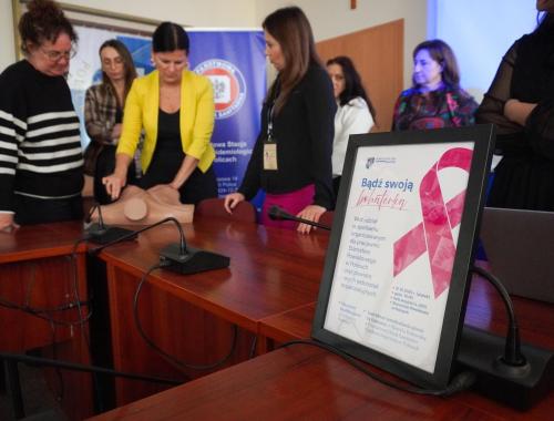„Bądź swoją bohaterką” – spotkanie profilaktyczne dla kobiet w Starostwie Powiatowym w Policach
