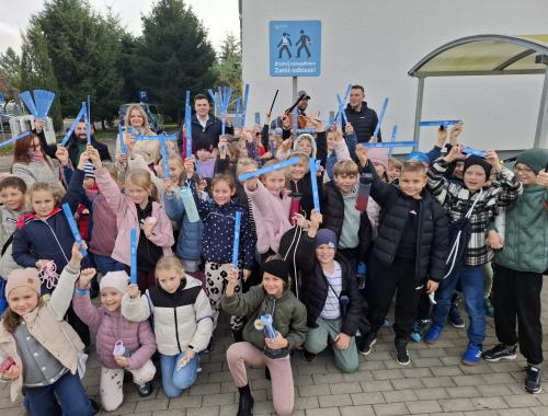 Odblaskowe punkty dla bezpieczeństwa mieszkańców – rusza akcja Powiatu Polickiego