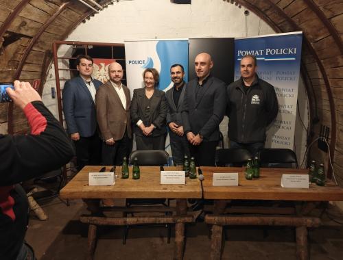 Zdjęcie grupowe z wydarzenia