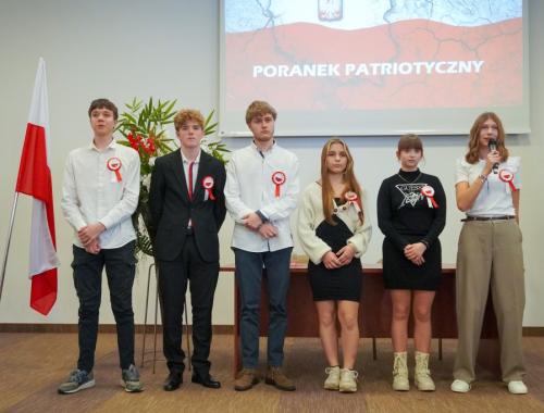Poranek patriotyczny w Zespole Szkół im. Ignacego Łukasiewicza w Policach