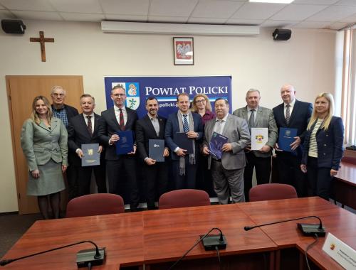 samorządowcy na sali sesyjnej