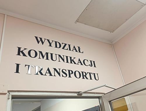 Wydział Komunikacji i Transportu - szyld